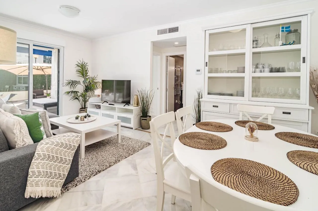 Lcr1- Lovely Ground Floor Apartment, Puerto Banus Marbella Spain