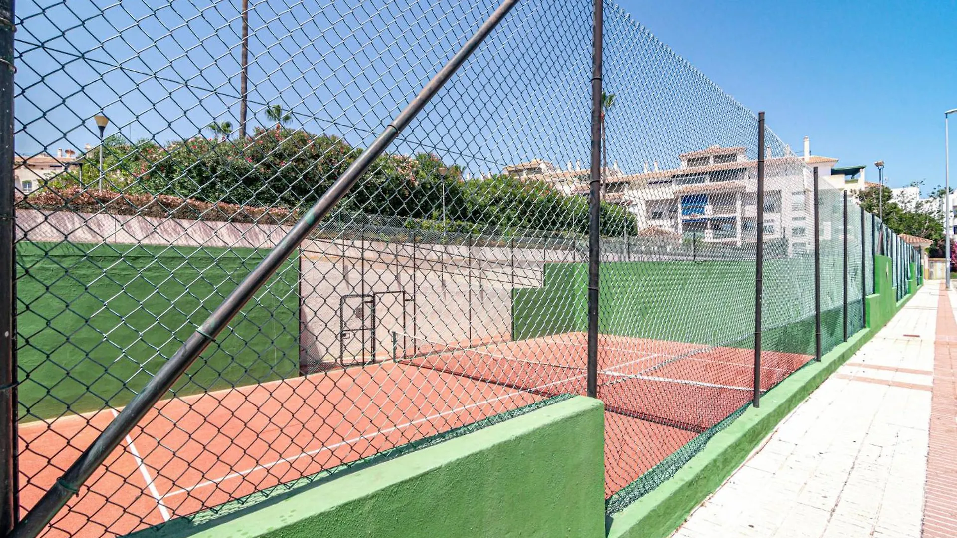 Lcr1- Lovely Ground Floor Apartment, Puerto Banus Marbella