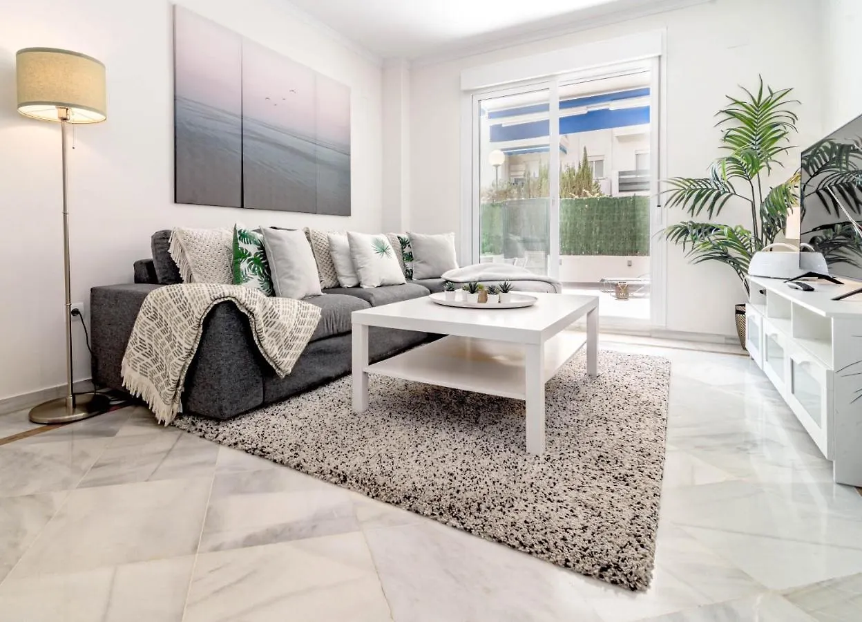 Lcr1- Lovely Ground Floor Apartment, Puerto Banus Marbella